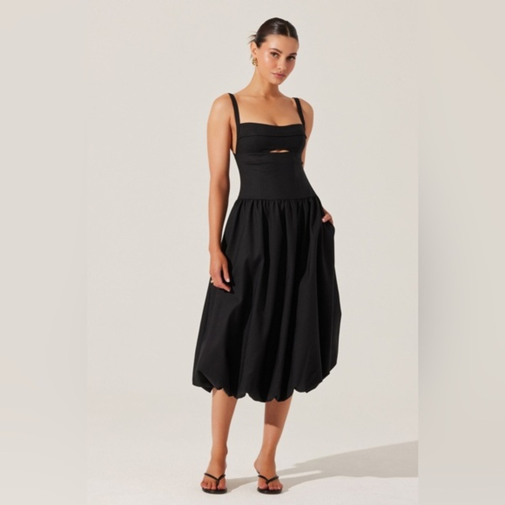 ASTR The Label Jevi Sleeveless Bubble Midi Dress